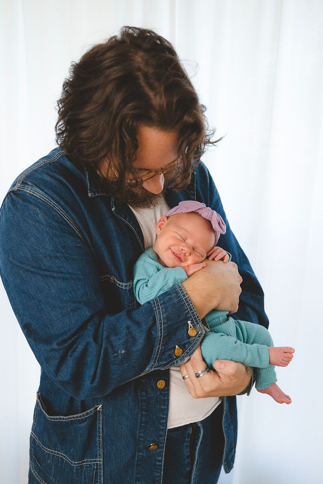 newborn, lifestyle, daddy and baby, studio, West Michigan