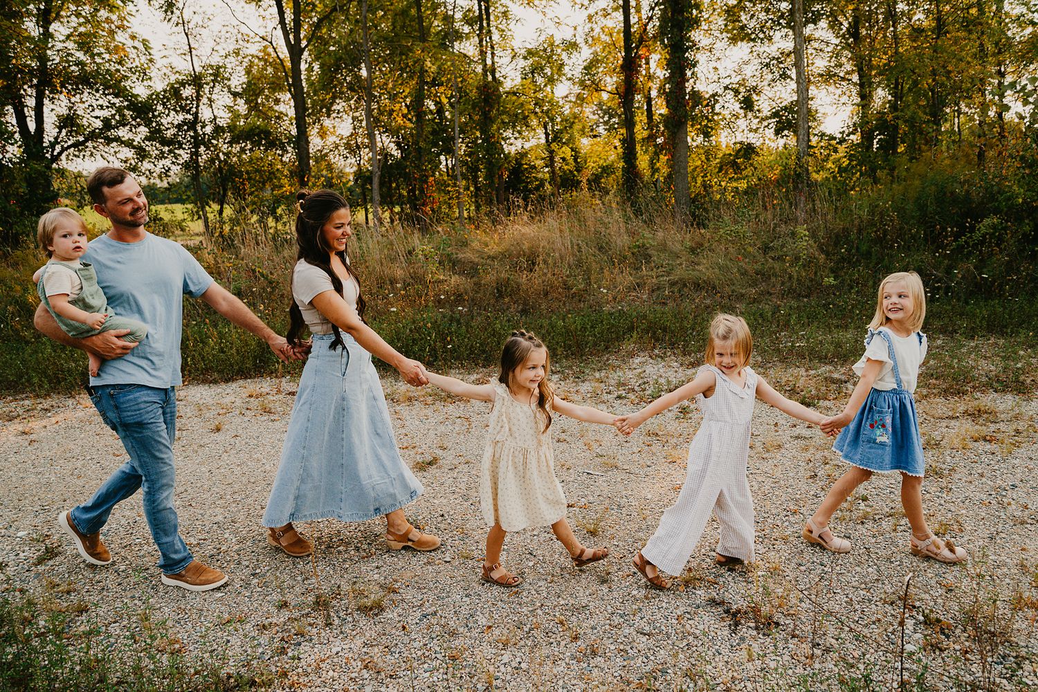 Fall family, big family, young kids