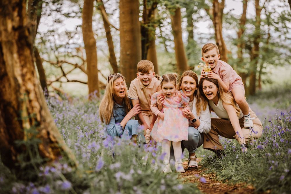 Family bluebells photoshoot in Dorchester, Dorset. Dorset family photographer. Blue Bells Dorset. Bluebells near Dorchester