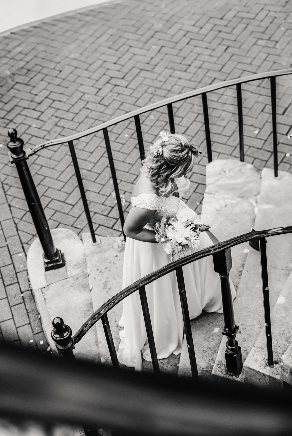 Poole Guildhall registry office wedding. Poole wedding photographer candid photos. BCP Registration services.