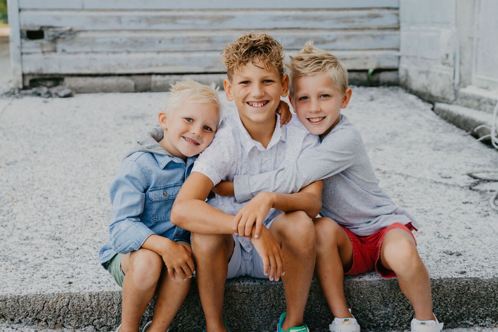 siblings, rustic, outdoor, summer