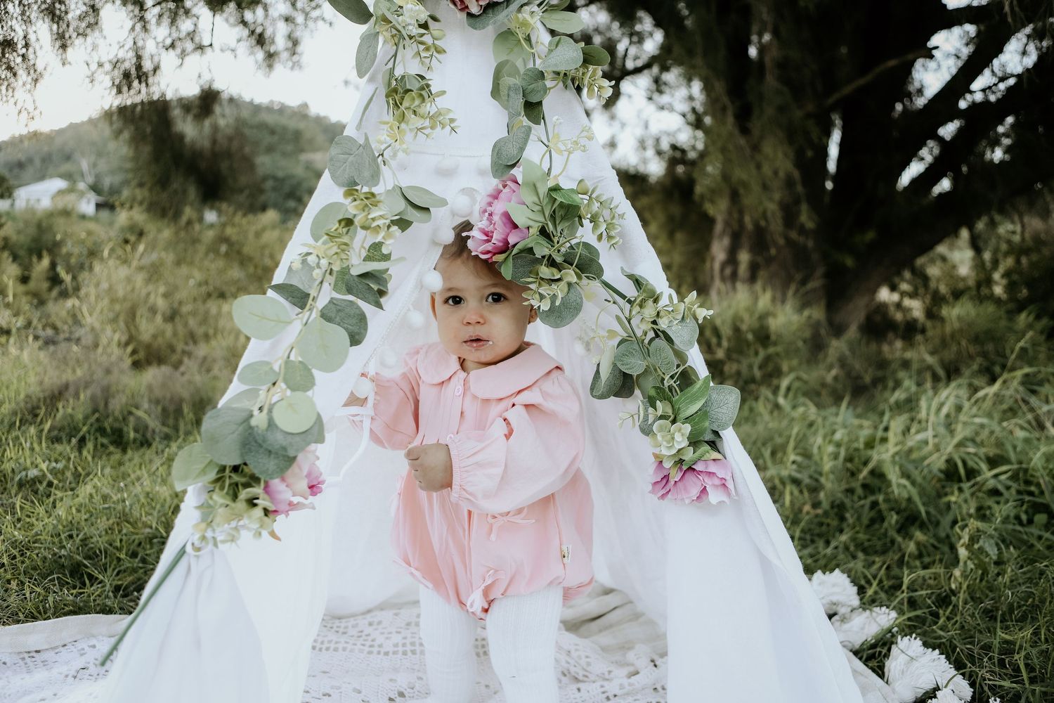 Little girl outlook cake smash in a teepee