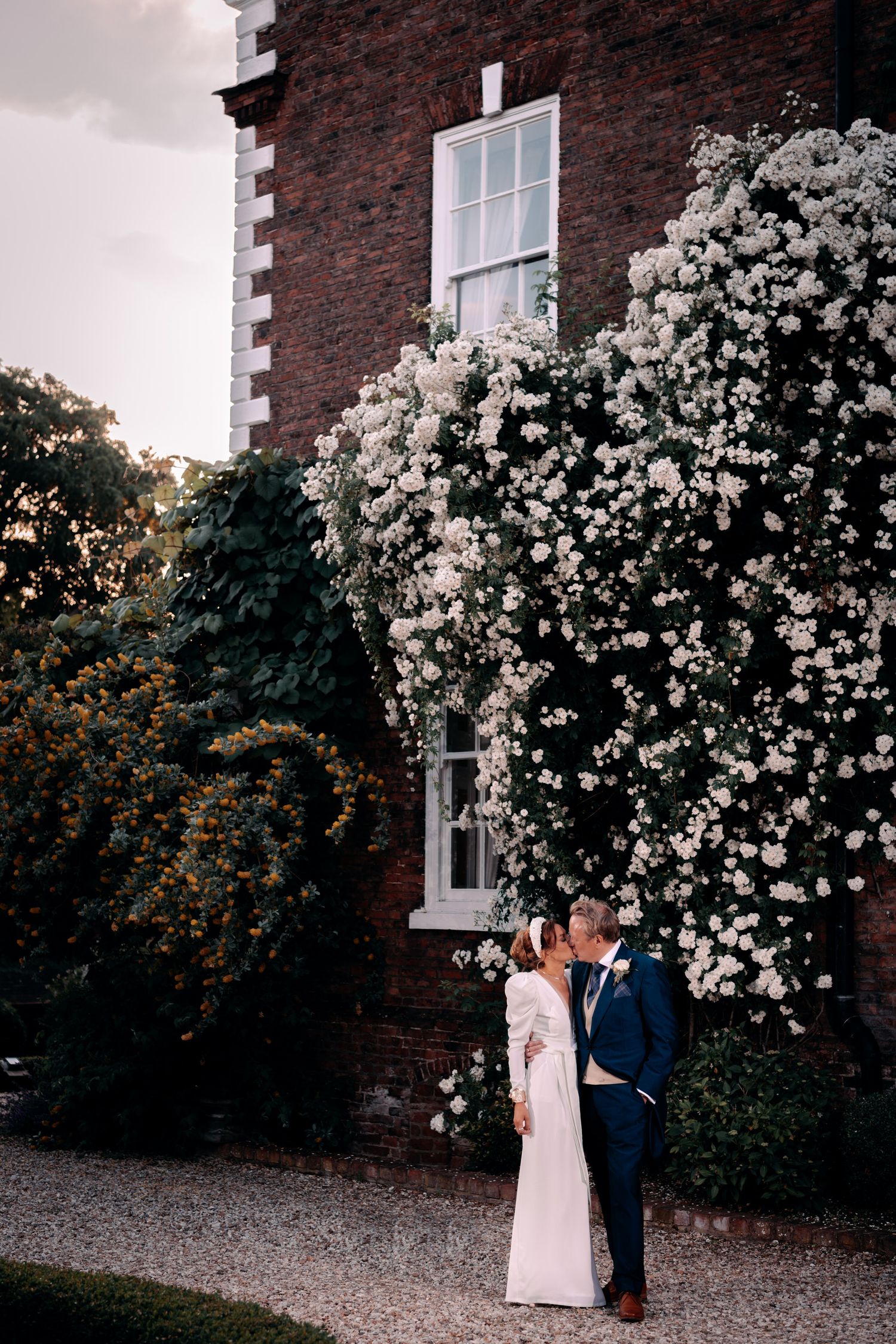 candid romantic atmospheric wedding photography by Rose and Rainbow Photography