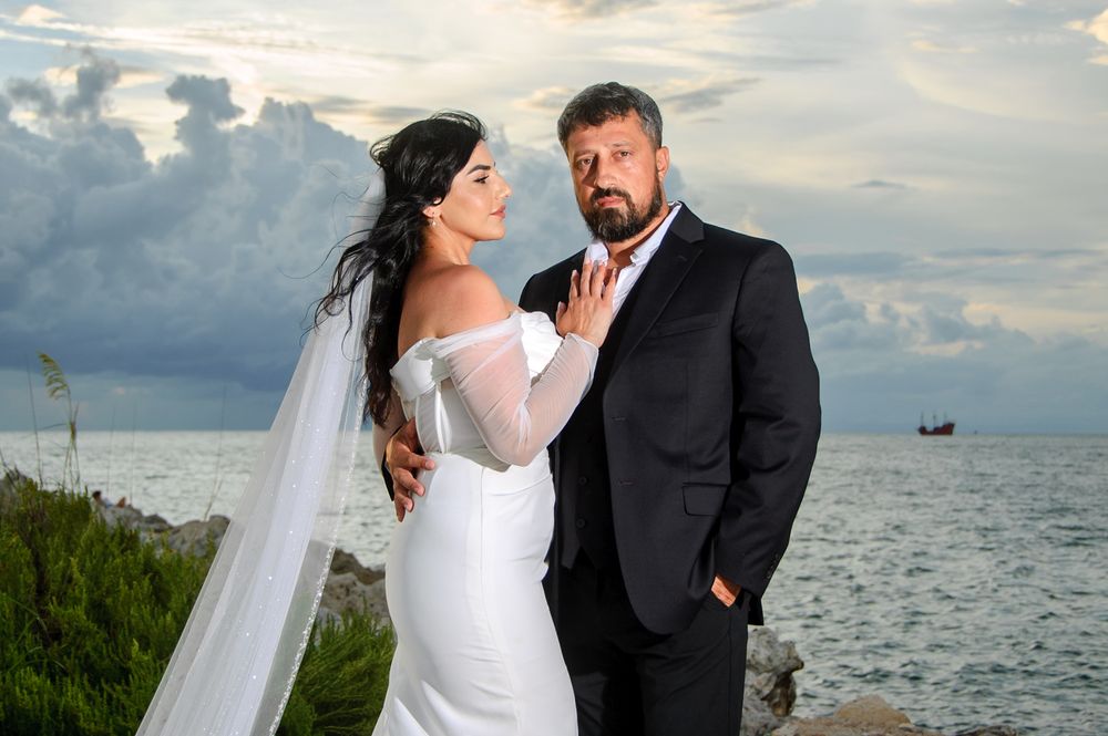 elegant wedding photo of couple posing in New Port Richey
