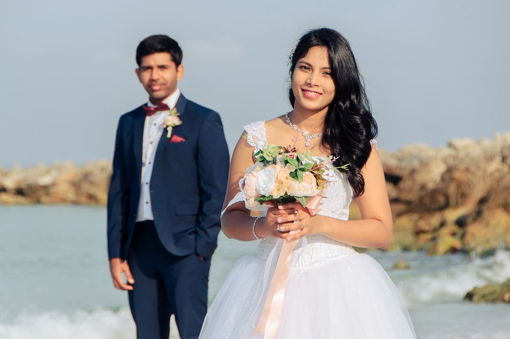 couple posing for wedding photo in New Port Richey