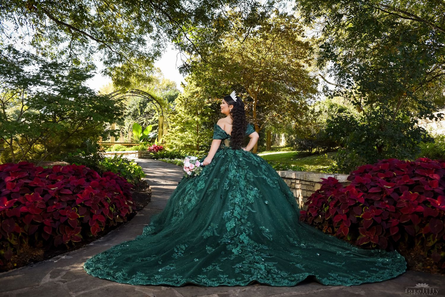 Frisco Texas canals quince photoshoot location with European inspired background