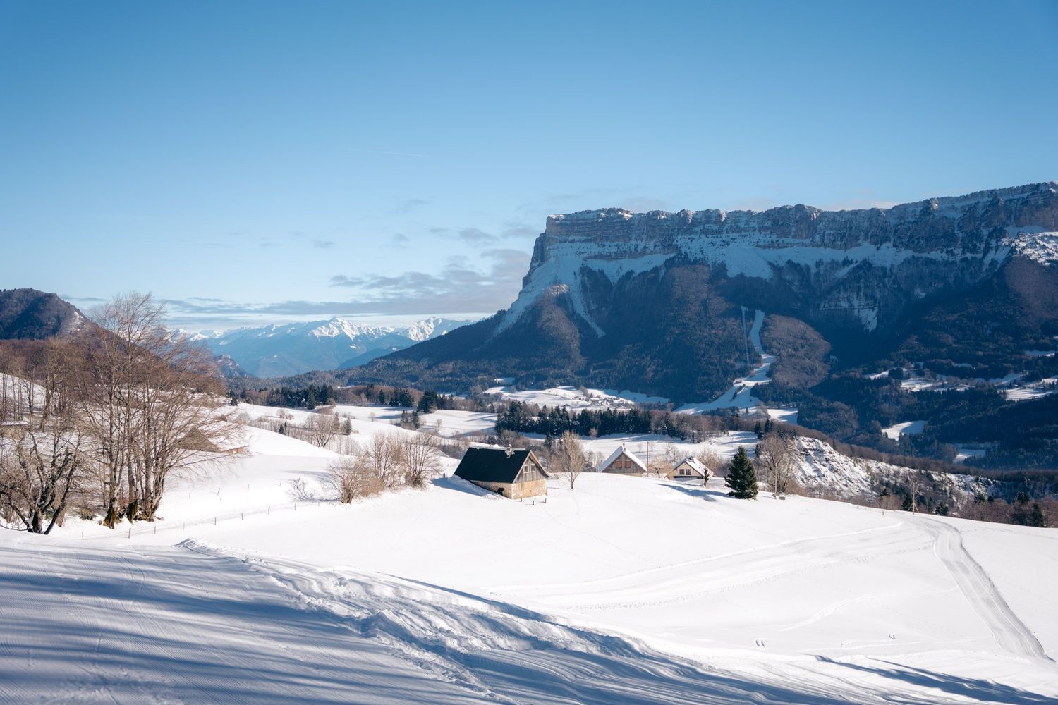 paysage de la chartreuse enneigé depuis les désert d'entremont