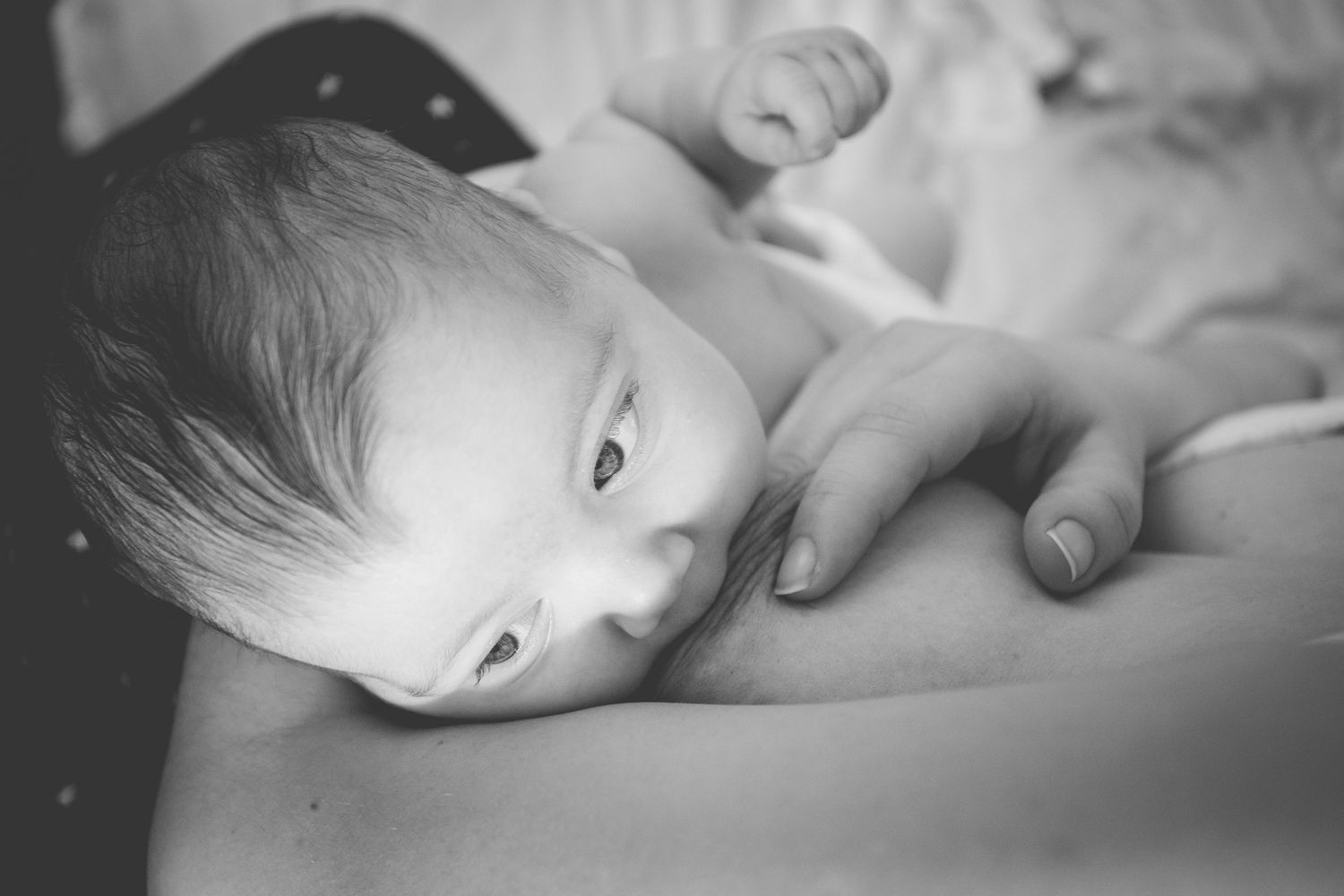 Conexiunea alăptării între mamă și bebe