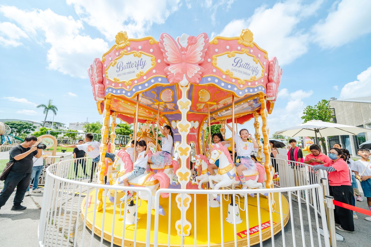 2025 屏東夏日狂歡祭展現城市活動魅力，也突顯專業影像紀錄的重要性。Aspire Studio 專注於 屏東商業行銷活動拍攝，擅長大型舞台活動、品牌派對與政府專案紀錄，為行銷公司與公部門留下兼具宣傳效益與品牌質感的專業影像。