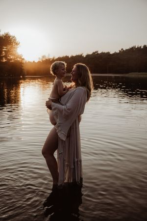 Fotograaf Brabant Oss Den Bosch Uden fotografie zwangerschap zwangerschapsshoot ouders mama momlife Sis&So Pregnant momtobe