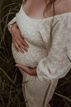 Fotograaf Brabant Oss Den Bosch Uden fotografie zwangerschap zwangerschapsshoot ouders mama momlife Sis&So Pregnant momtobe