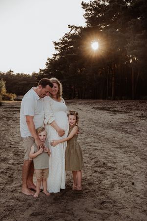 Fotograaf Brabant Oss Den Bosch Uden fotografie zwangerschap zwangerschapsshoot ouders mama momlife Sis&So Pregnant momtobe