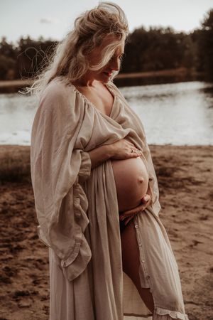 Fotograaf Brabant Oss Den Bosch Uden fotografie zwangerschap zwangerschapsshoot ouders mama momlife Sis&So Pregnant momtobe