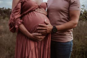 Fotograaf Brabant Oss Den Bosch Uden fotografie zwangerschap zwangerschapsshoot ouders mama momlife Sis&So Pregnant momtobe