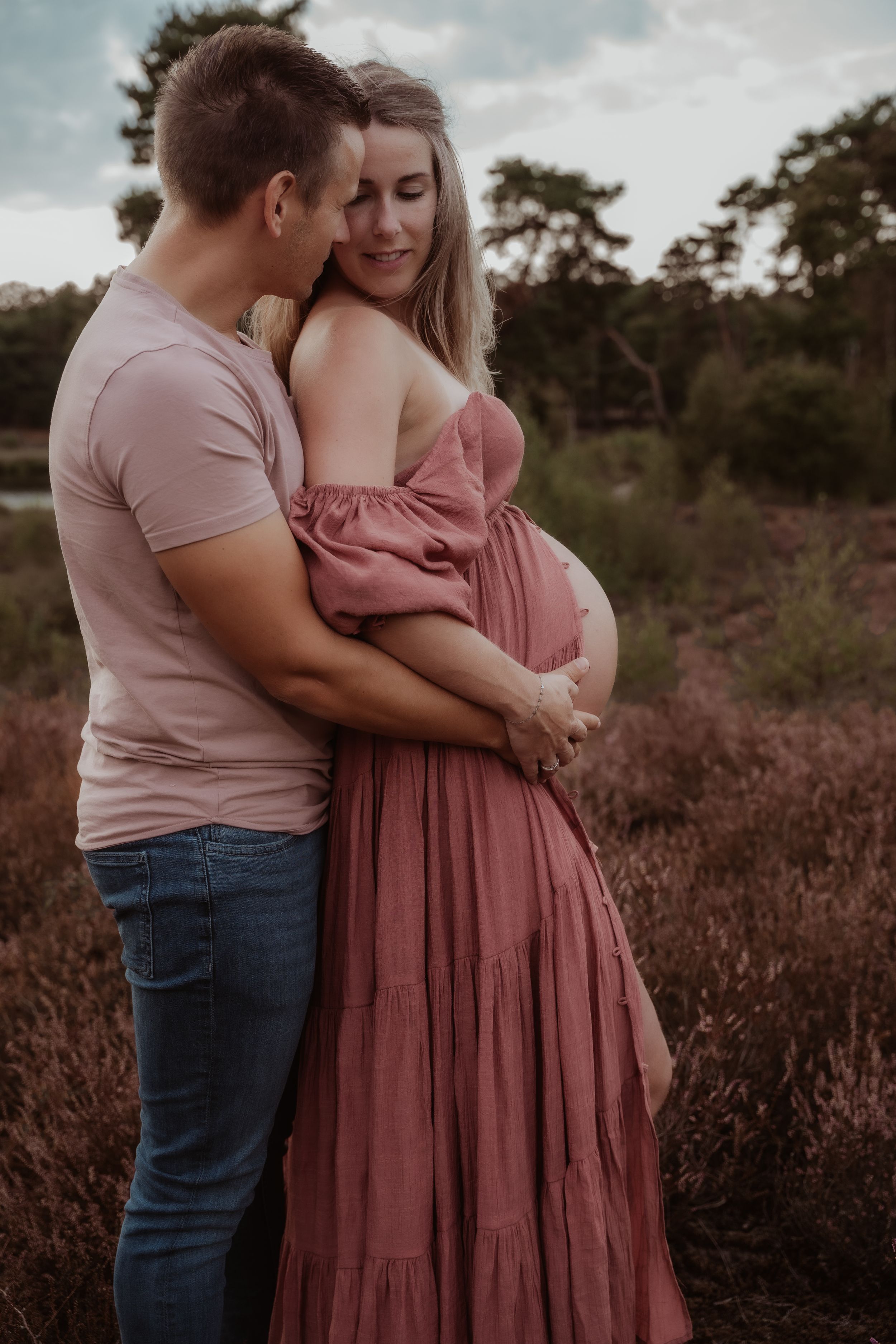 Fotograaf Brabant Oss Den Bosch Uden fotografie zwangerschap zwangerschapsshoot ouders mama momlife Sis&So Pregnant momtobe