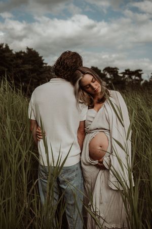 Fotograaf Brabant Oss Den Bosch Uden fotografie zwangerschap zwangerschapsshoot ouders mama momlife Sis&So Pregnant momtobe