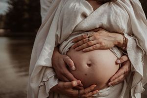 Fotograaf Brabant Oss Den Bosch Uden fotografie zwangerschap zwangerschapsshoot ouders mama momlife Sis&So Pregnant momtobe