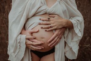 Fotograaf Brabant Oss Den Bosch Uden fotografie zwangerschap zwangerschapsshoot ouders mama momlife Sis&So Pregnant momtobe