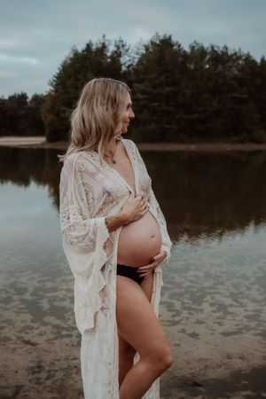 Fotograaf Brabant Oss Den Bosch Uden fotografie zwangerschap zwangerschapsshoot ouders mama momlife Sis&So Pregnant momtobe