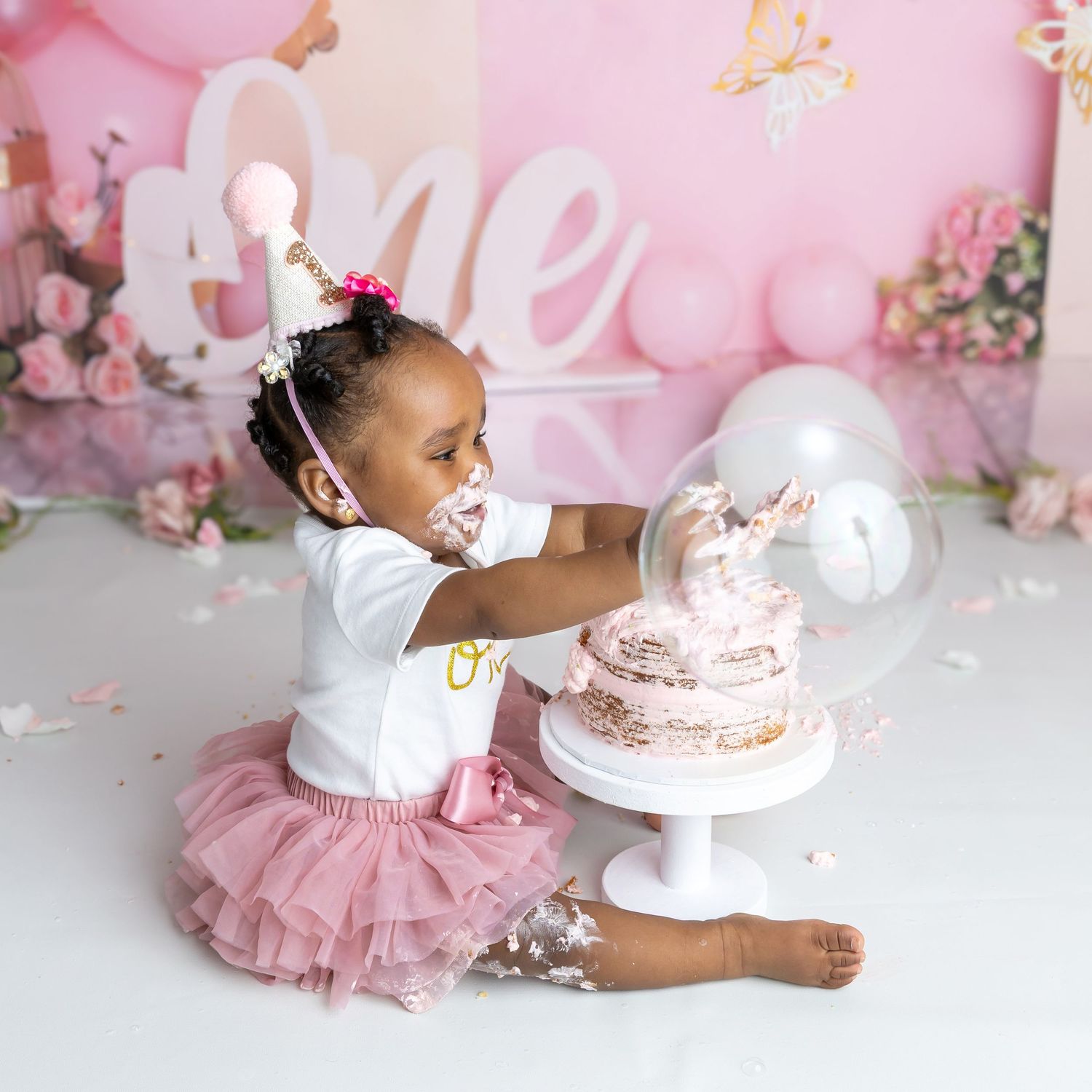 Photograph of little girl eating her cake having at her cake smash photography session, cake smash & splash.