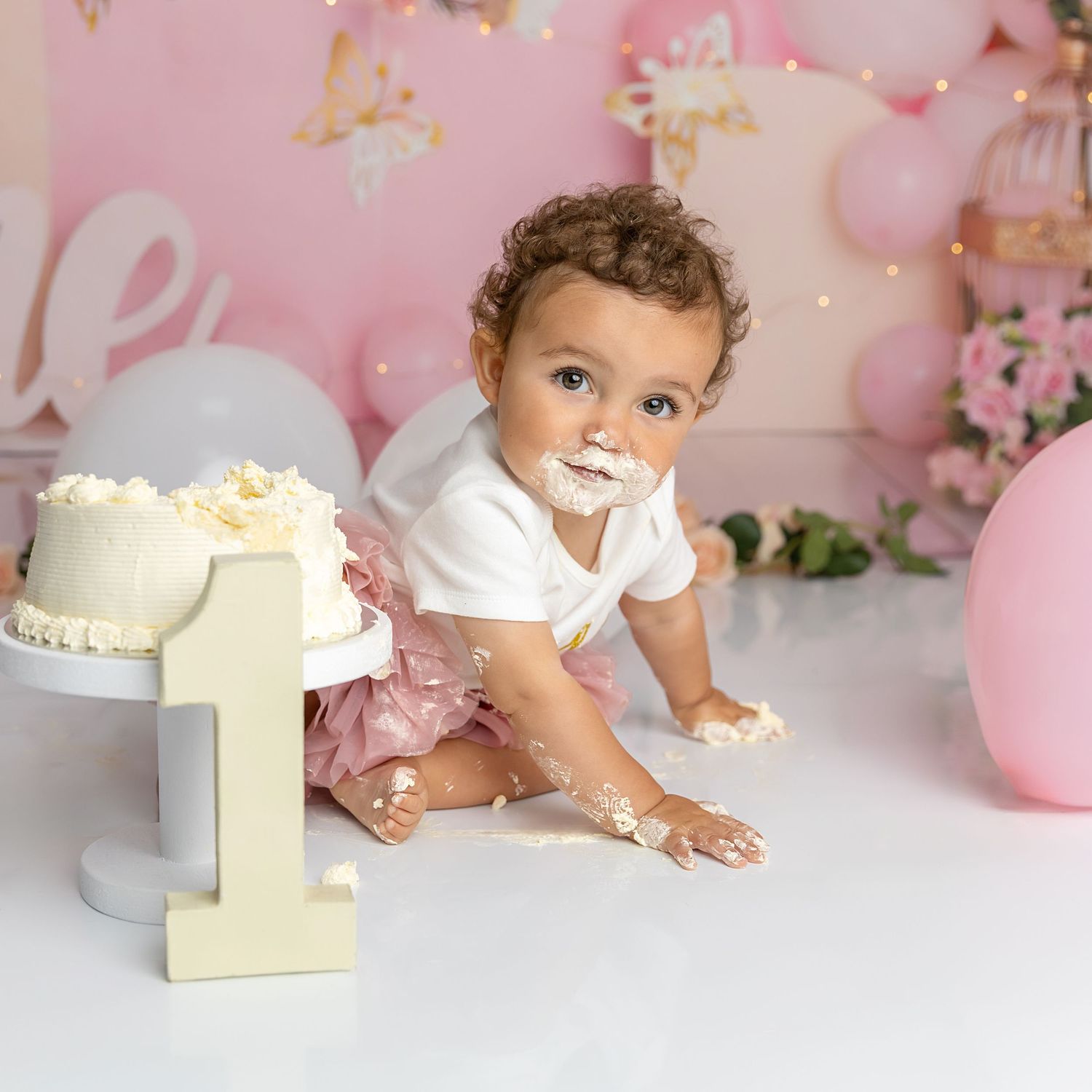 Photograph of little girl eating her cake having at her cake smash photography session, cake smash & splash.