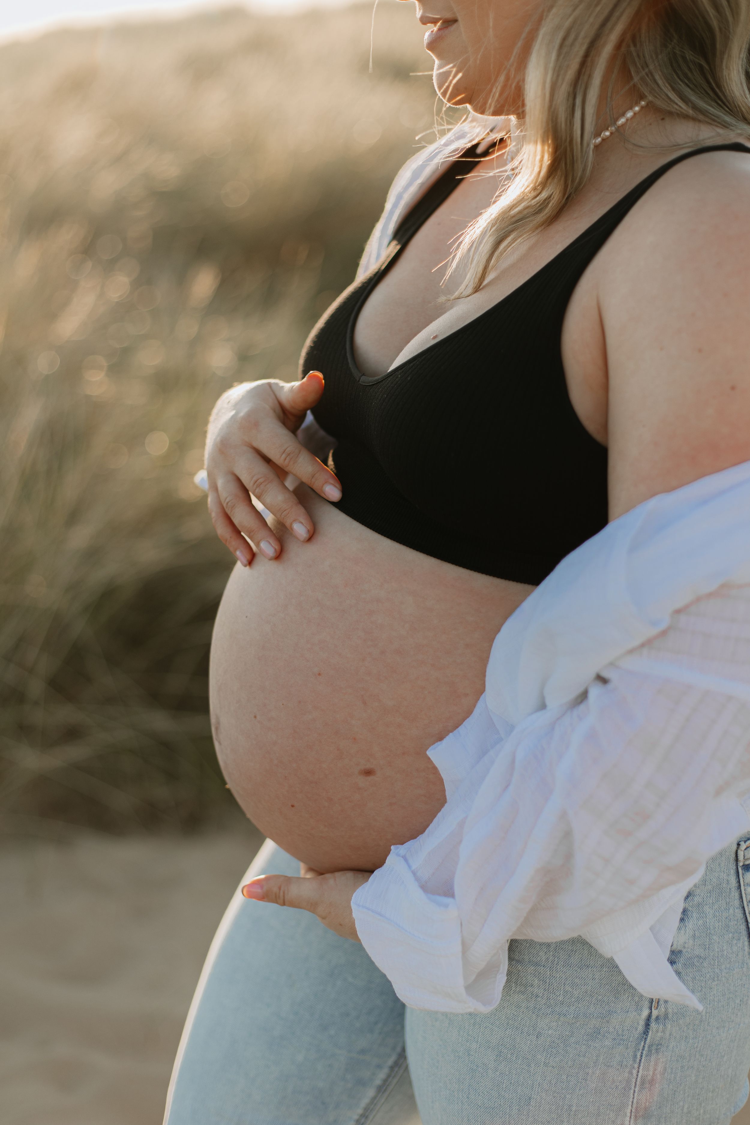 pregnancy photoshoot in kent at sunset