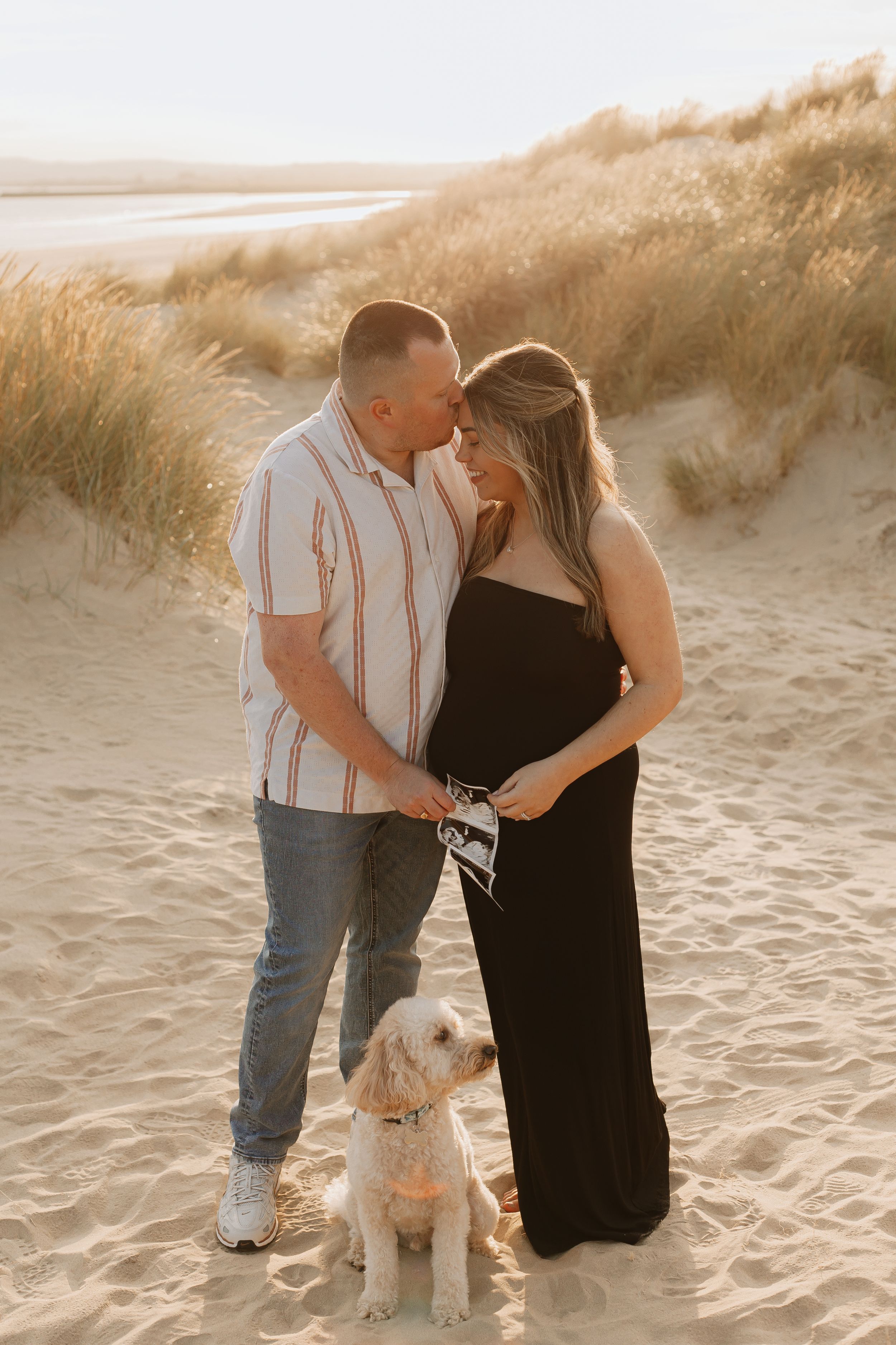 pregnancy photoshoot in kent at the beach