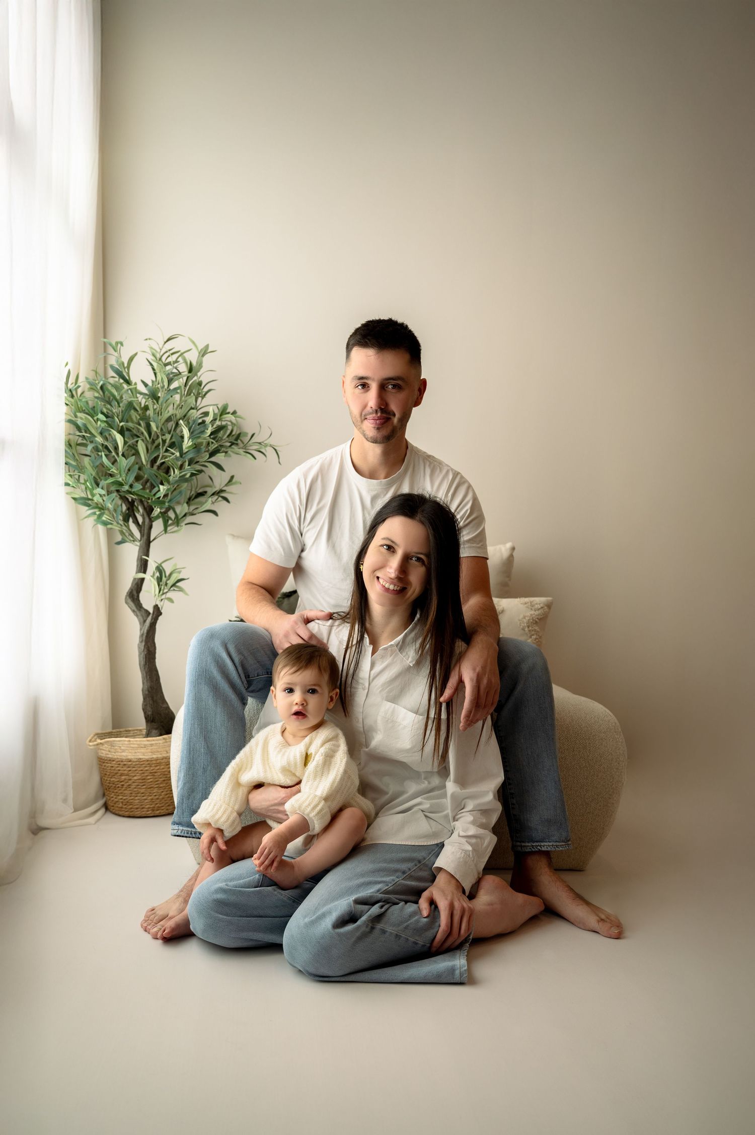 Séance photo famille réalisée au studio à Villers Sant Barthélémy proche Beauvais. Une séance photo intemporelle - Mathilde Verduyn