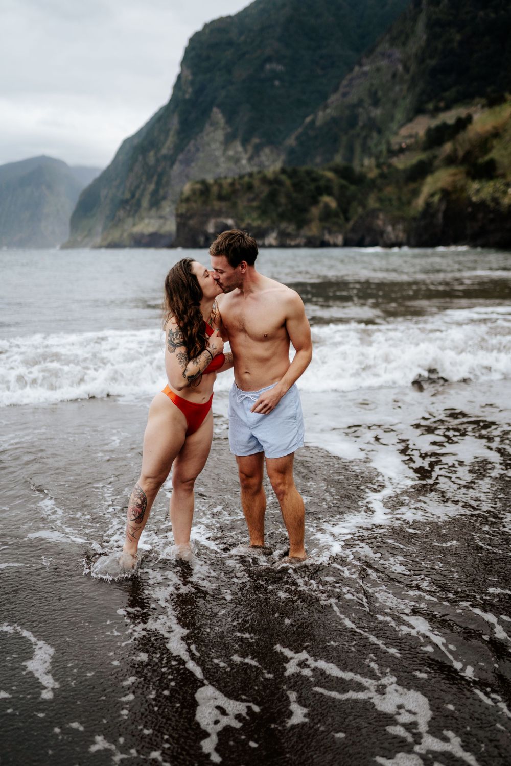 Romantické párové focení u moře na Madeiře, foceno fotografem Lukášem Vavřincem