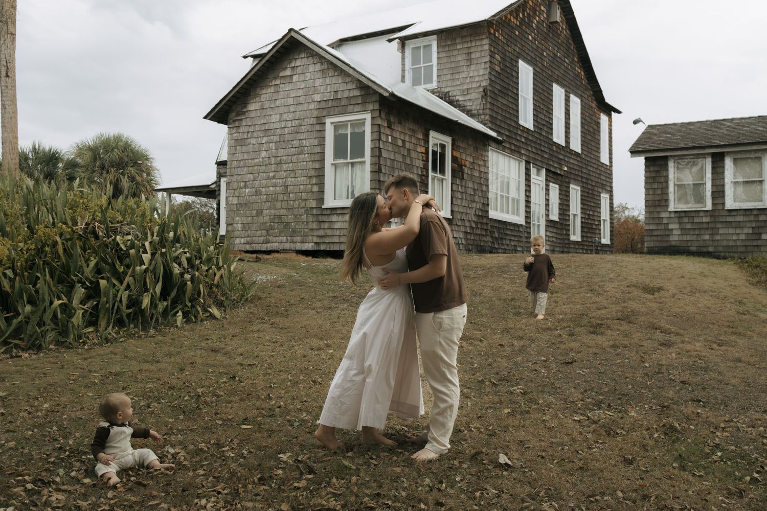 Family farmhouse photoshoot in jupiter florida with Lemon & Honey Co.