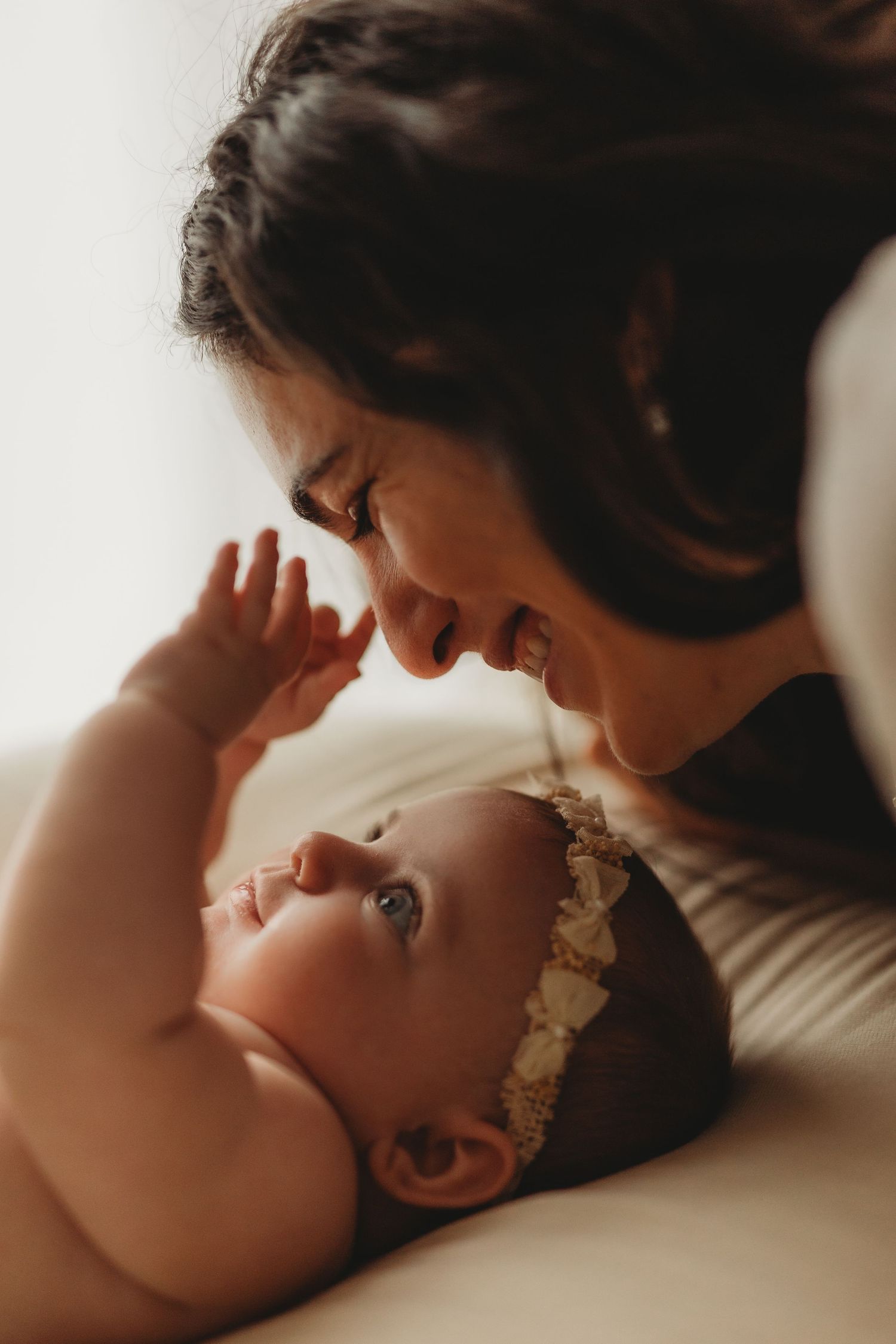Natural light newborn photography session in Vilvoorde home studio near Brussels