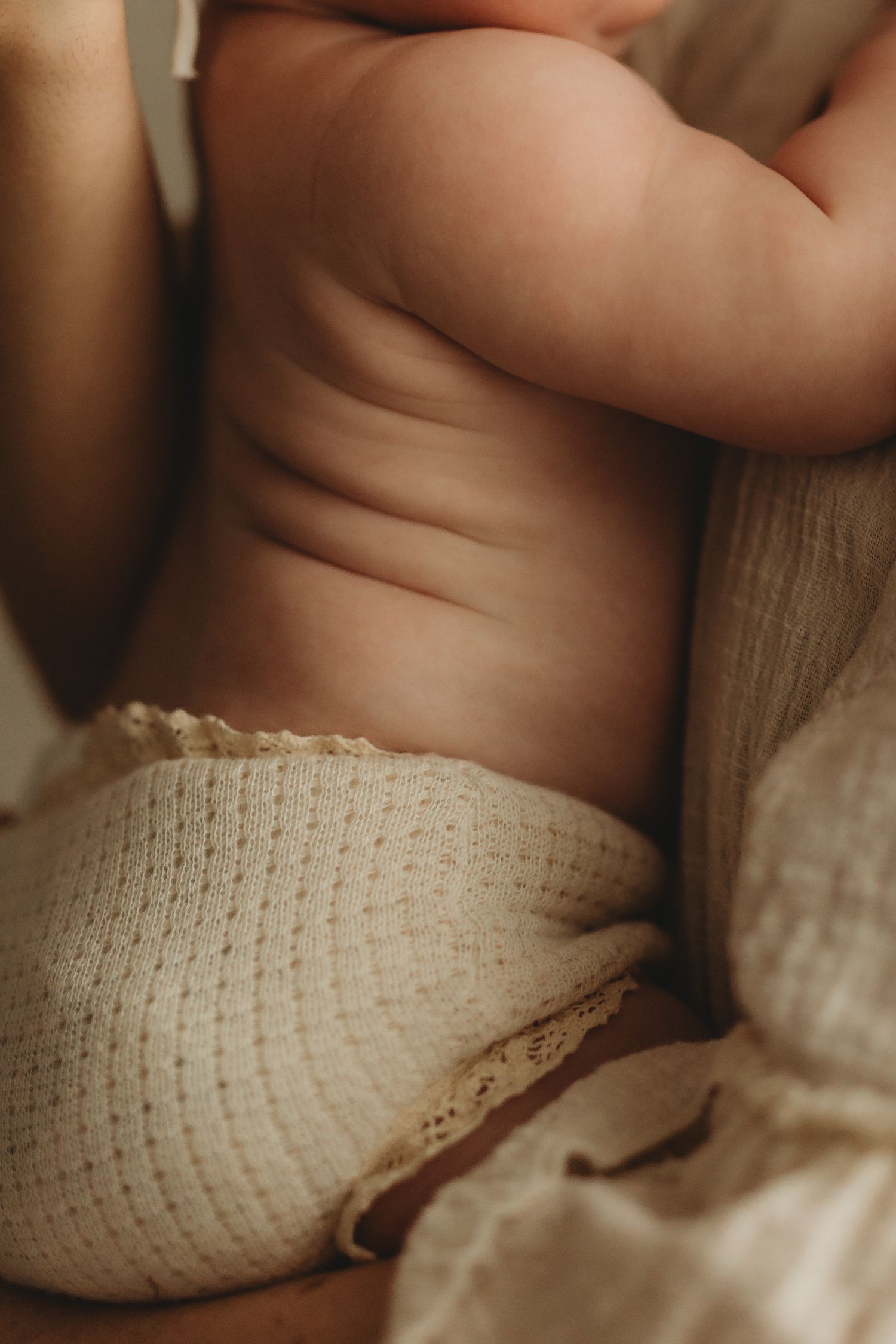 Natural light newborn photography session in Vilvoorde home studio near Brussels