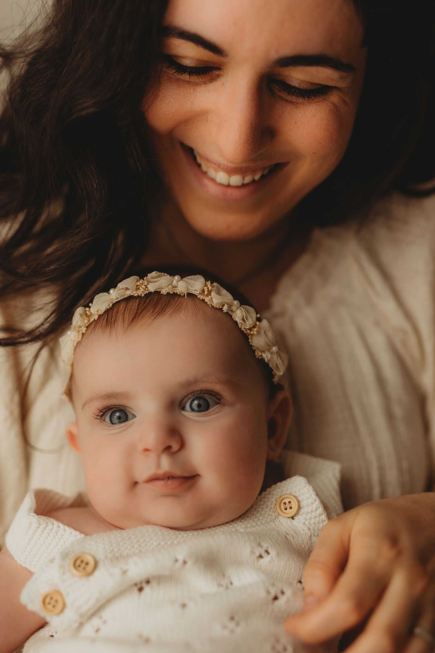 Natural light newborn photography session in Vilvoorde home studio near Brussels