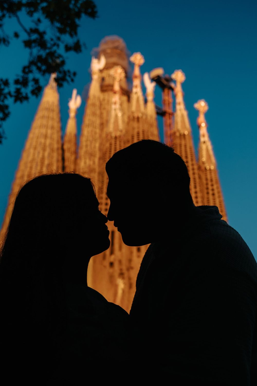 Candid Barcelona photographer capturing the fresh shock of a proposal.