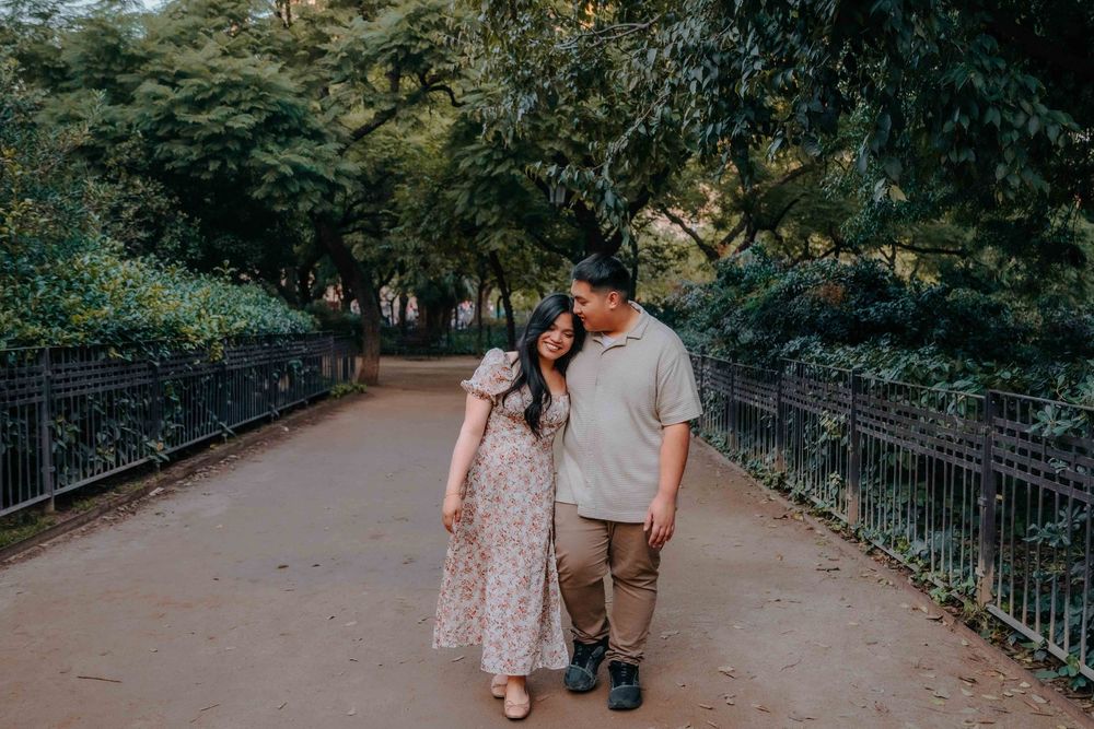 Sunny October morning engagement photoshoot in Barcelona.