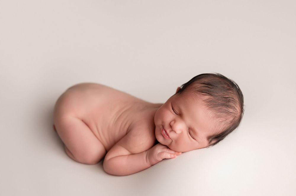 South Hills newborn photographer posed baby image