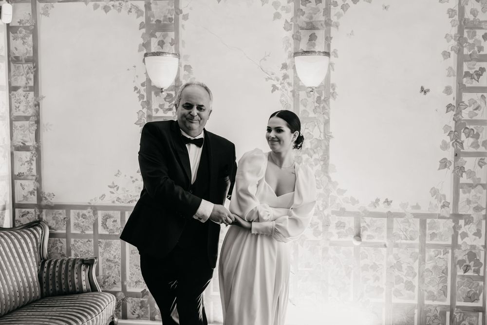 Dynamiczna zabawa gości w Villa Toscana