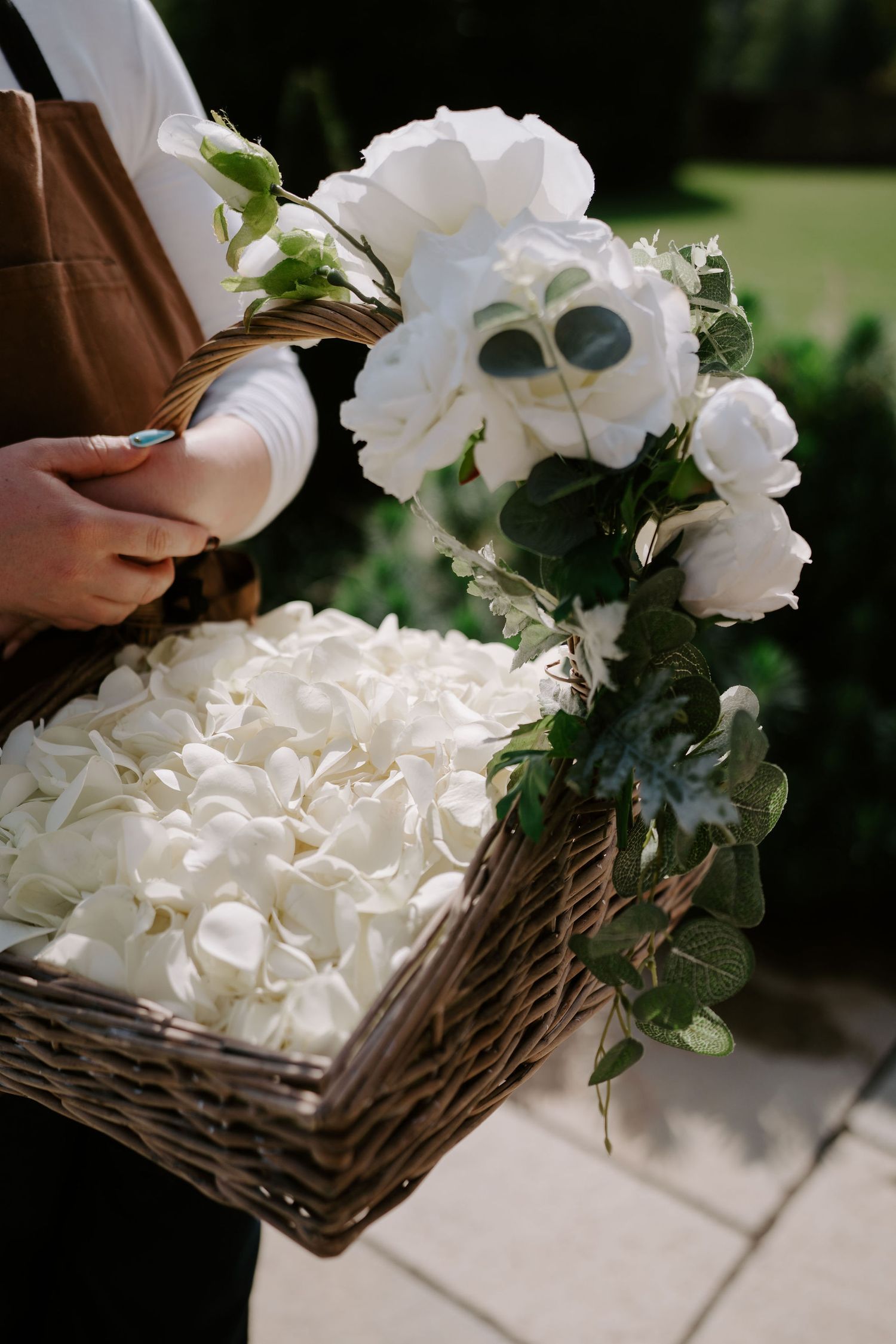 confetti basket at ivy lodge in cirencester