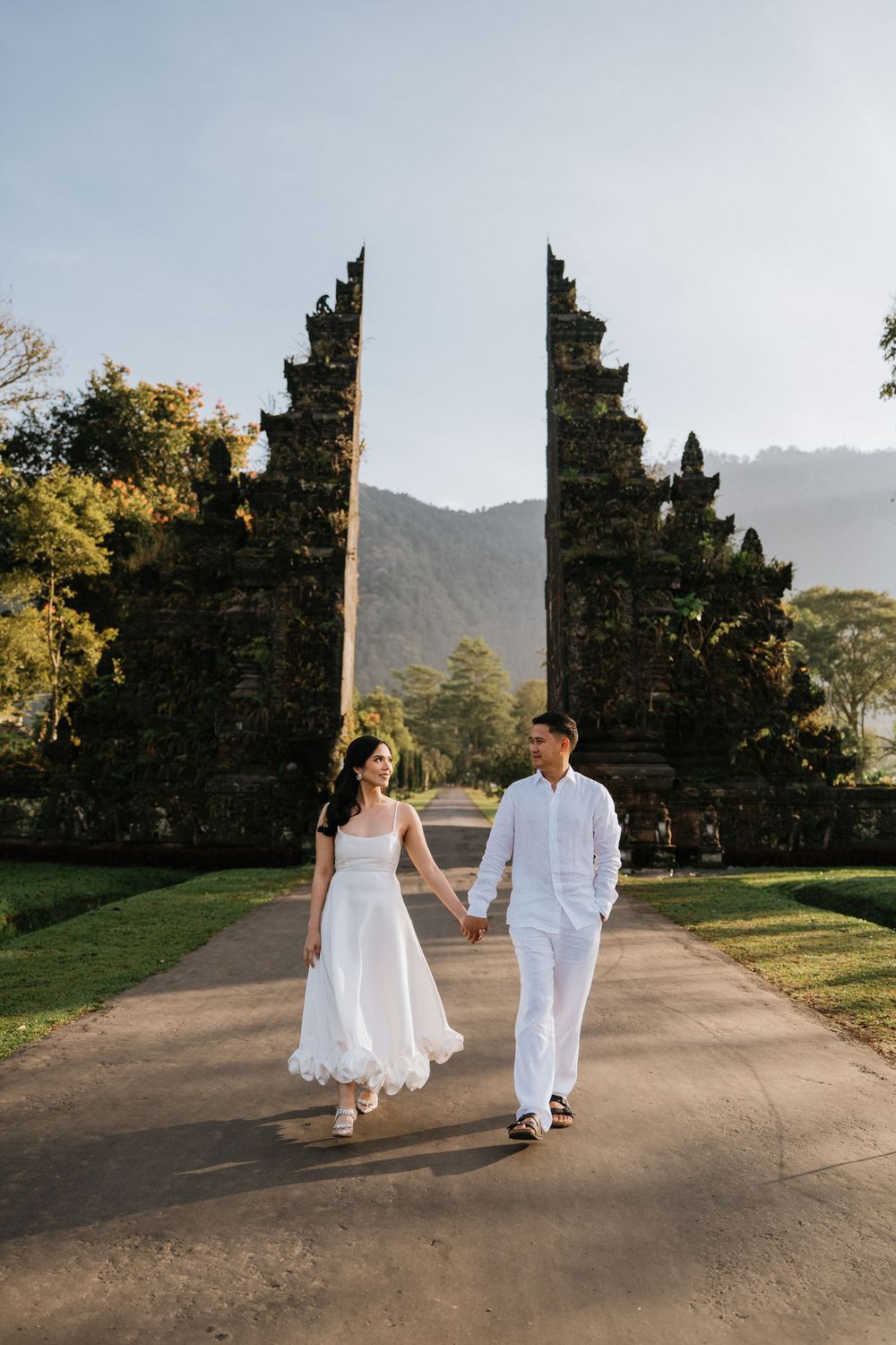 Romantic couple photoshoot services in Bali Handara Gate