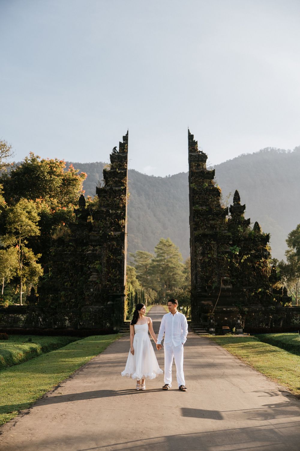 Romantic couple photoshoot services in Bali Handara Gate
