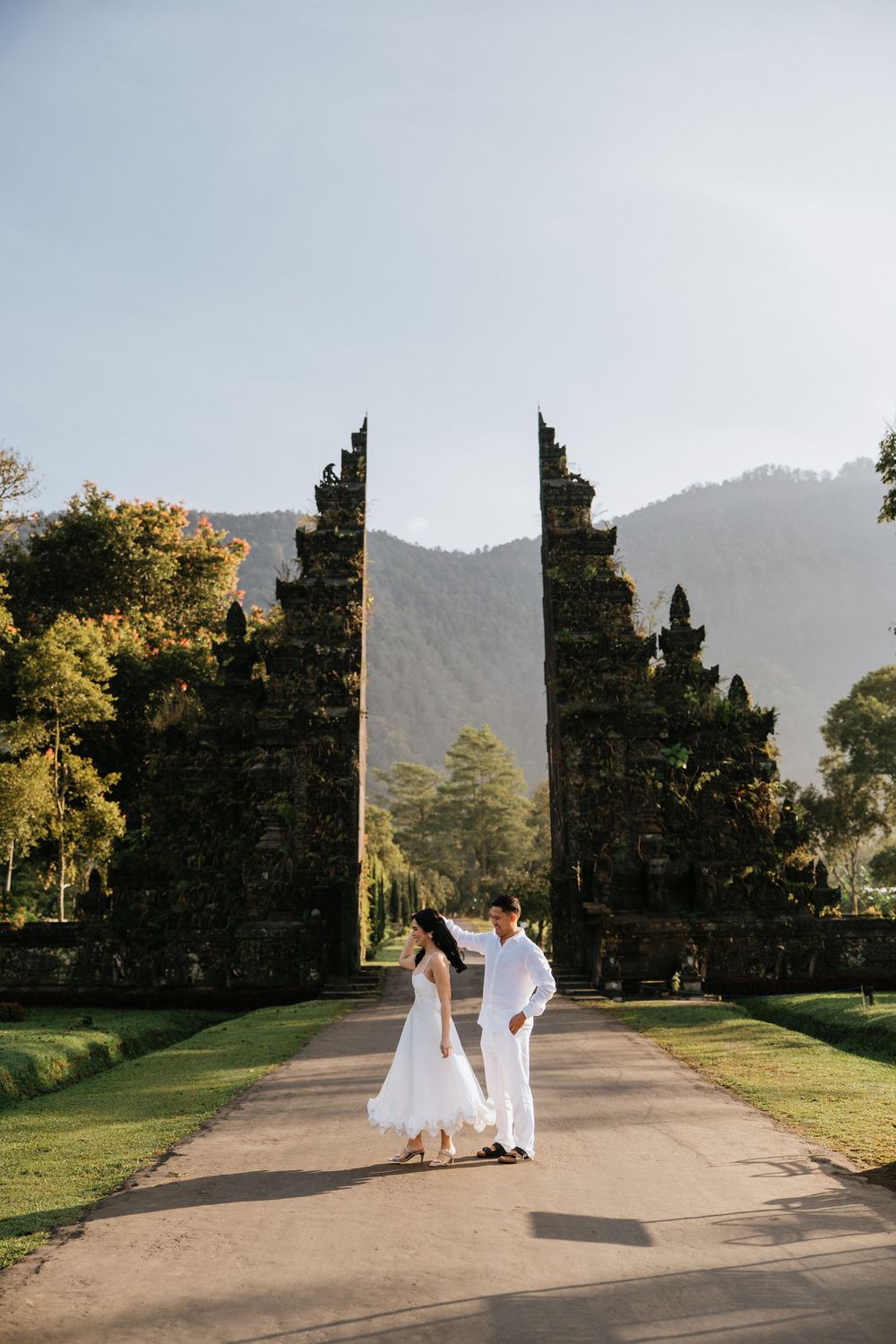 Romantic couple photoshoot services in Bali Handara Gate