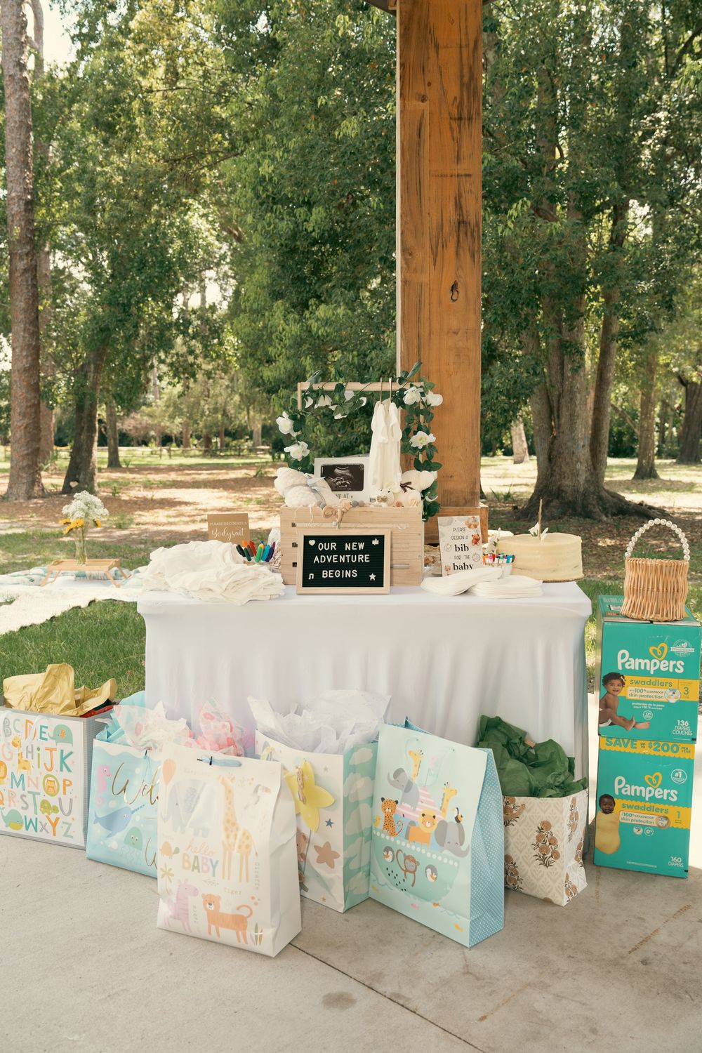 Fotografía de gender reveal en parque.
Gender reveal photography in park
© Photography by Iela LLC