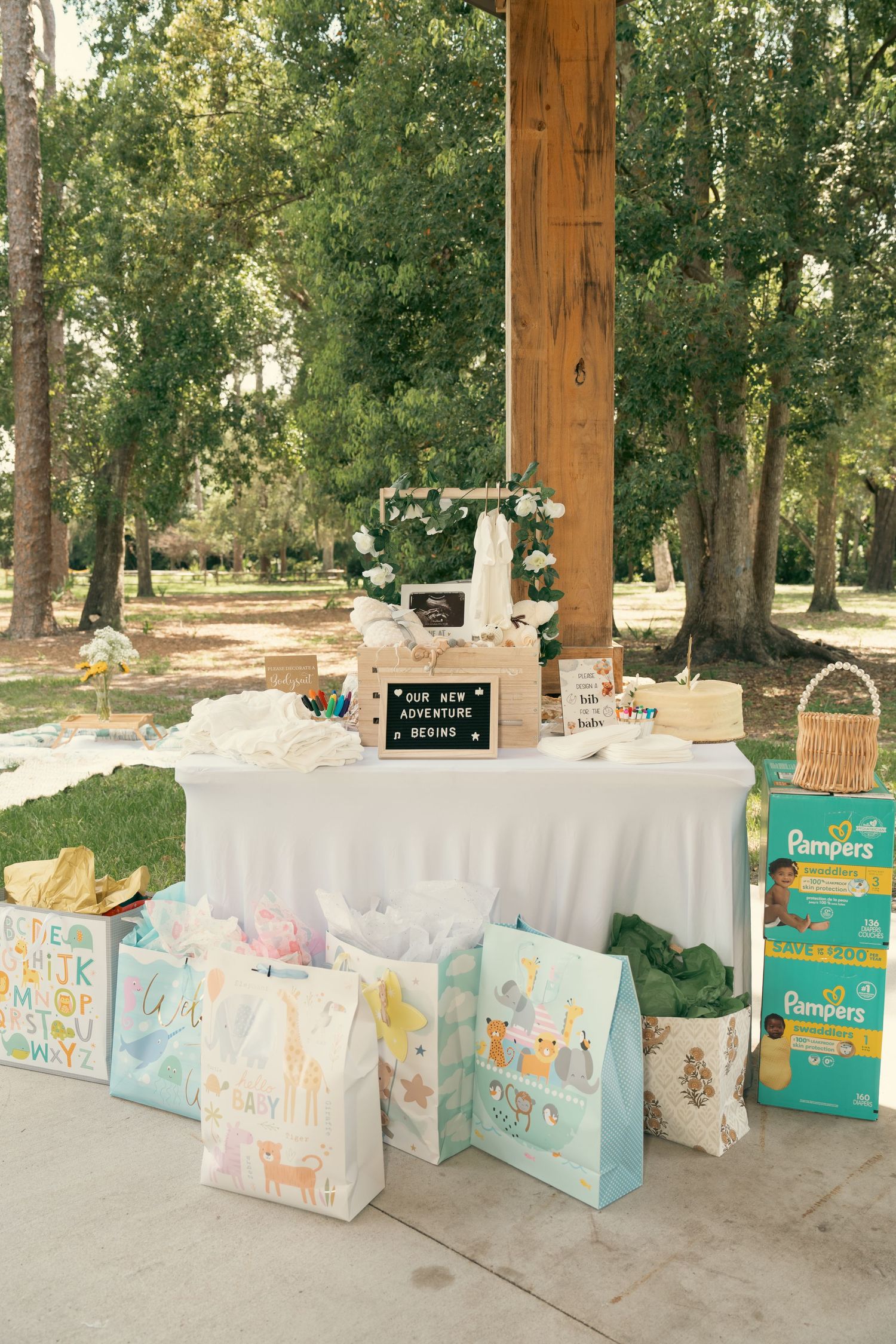 Fotografía de gender reveal en parque.
Gender reveal photography in park
© Photography by Iela LLC