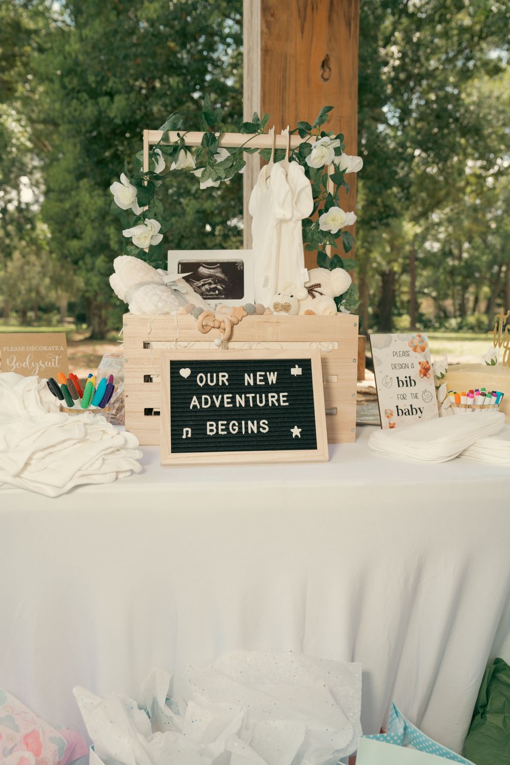 Fotografía de gender reveal en parque.
Gender reveal photography in park
© Photography by Iela LLC