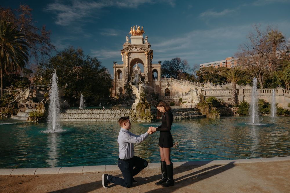 Emotional laughter engagement Barcelona park Surprise proposal Barcelona BarcelonaLoversPH