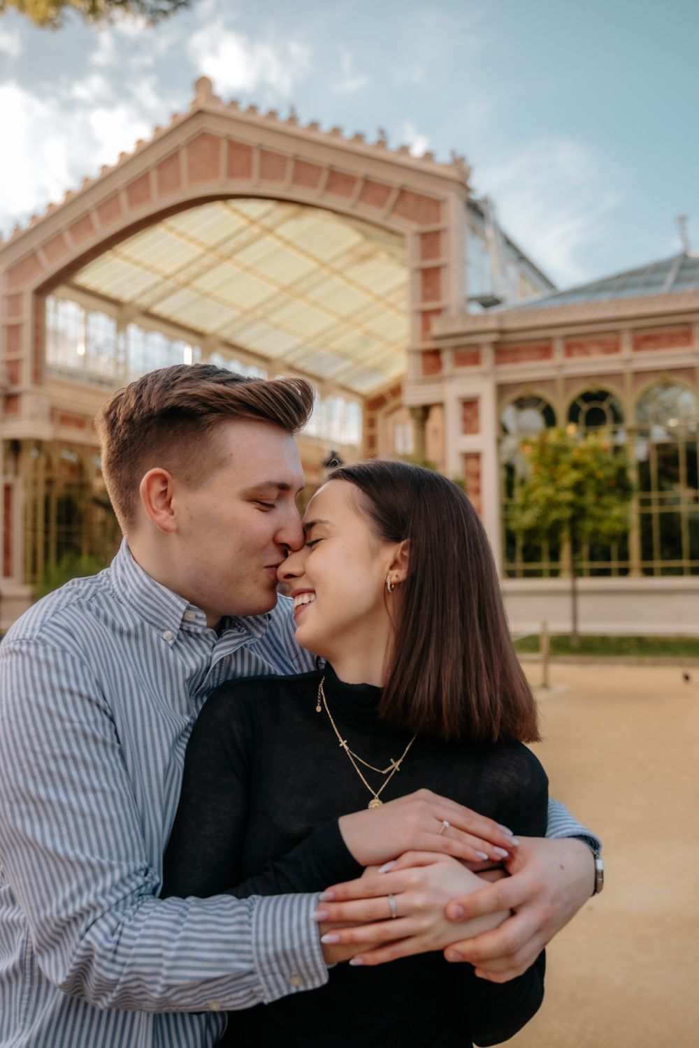 Romantic kiss near Cascada Monumental Barcelona Surprise proposal Barcelona BarcelonaLoversPH