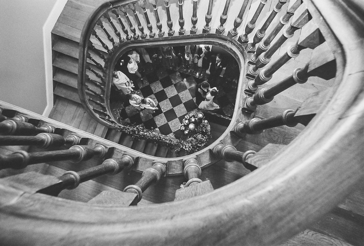 photo argentique noir & blanc escalier au chateau Bayard