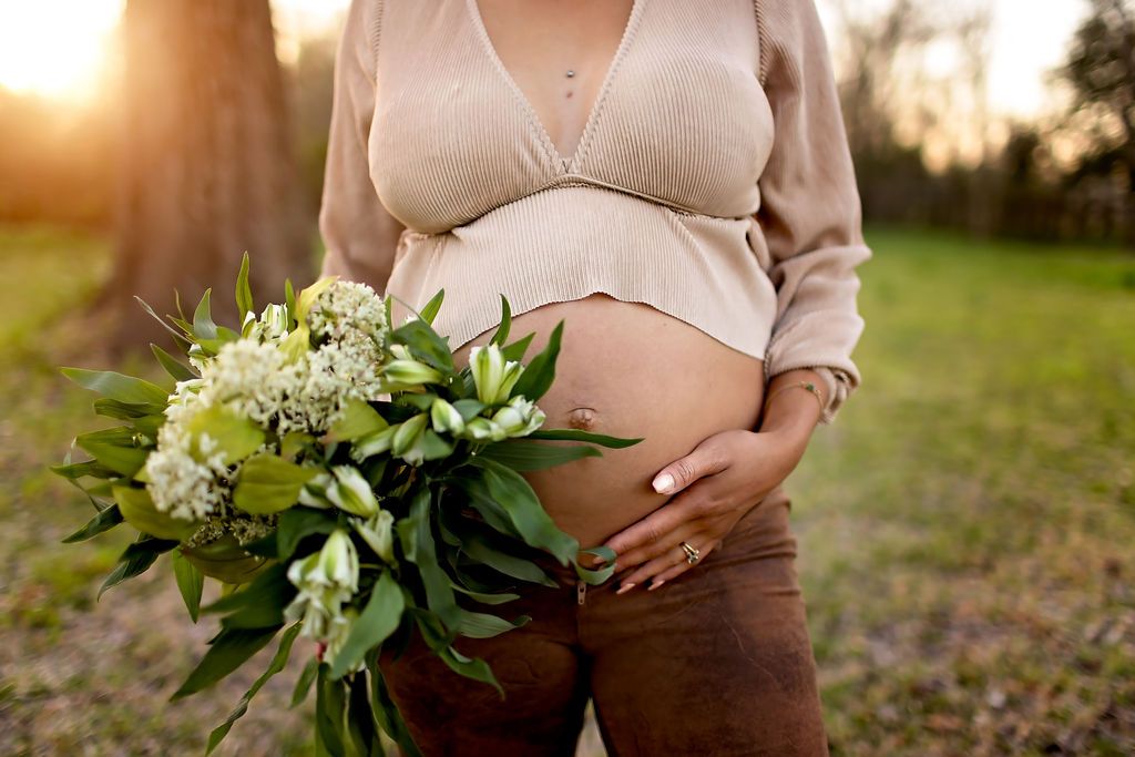 Up close photo of a pregnant mamas belly during photo session