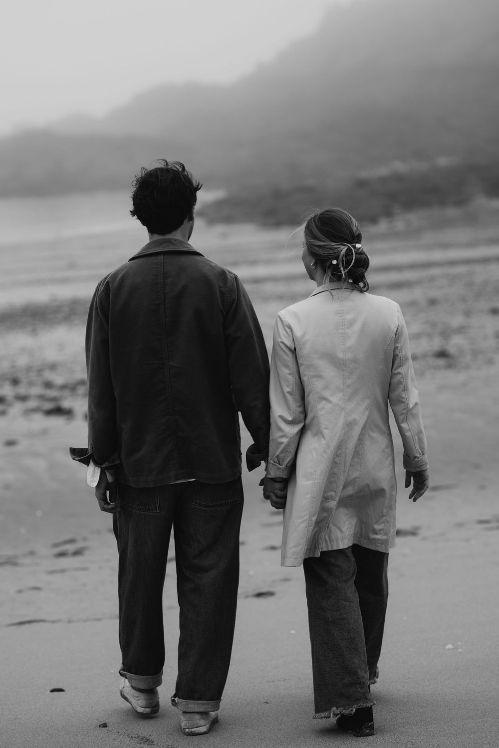 Photographe de mariage en Bretagne et Centre Val de Loire, je propose des séances engagements pour des photos authentiques et uniques.