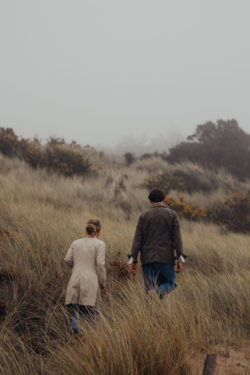 Photographe de mariage en Bretagne et Centre Val de Loire, je propose des séances engagements pour des photos authentiques et uniques.